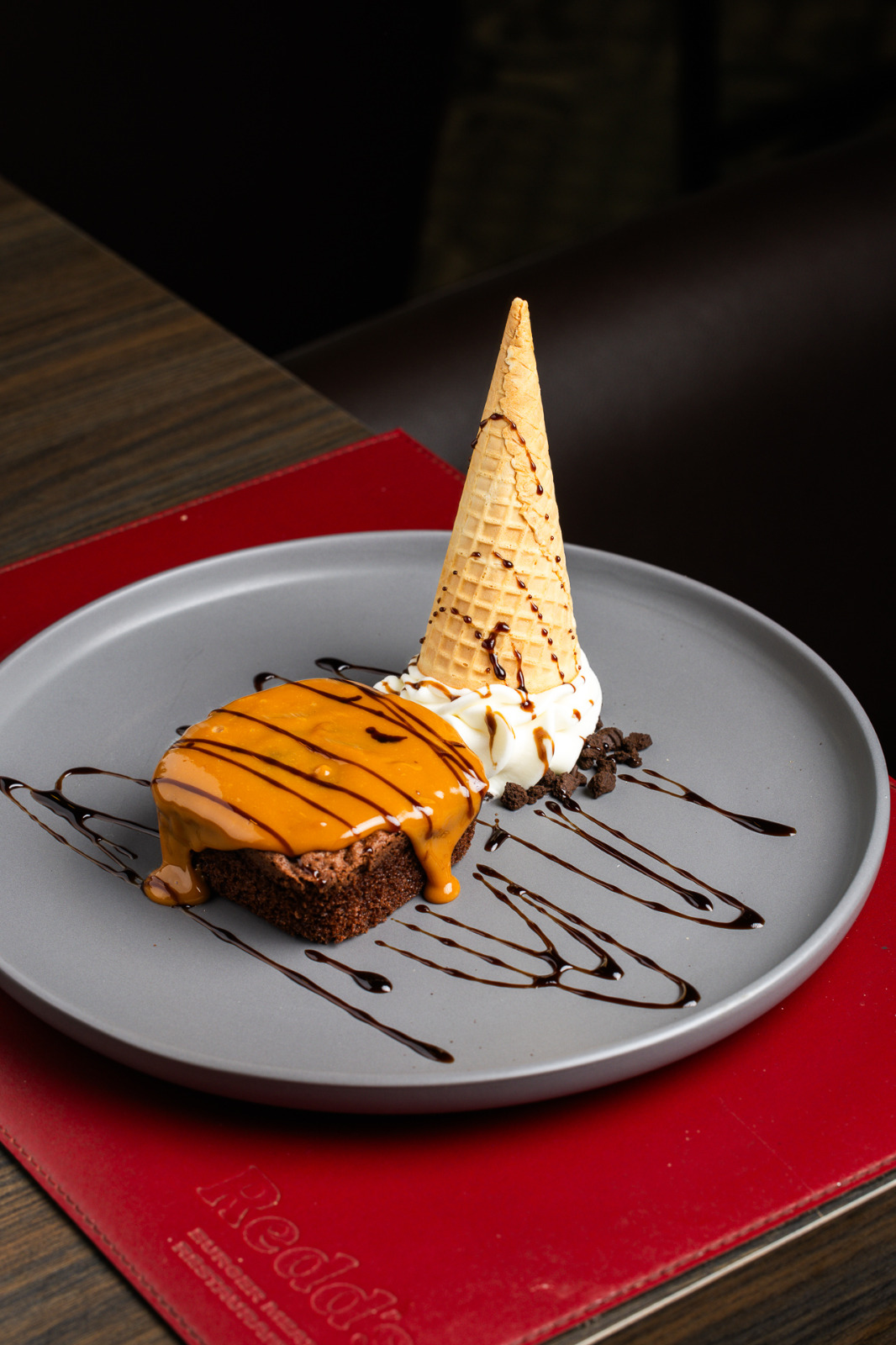 BROWNIE CON HELADO