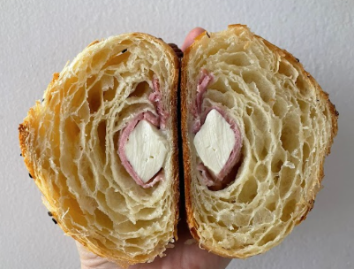 Croissant jamón y queso