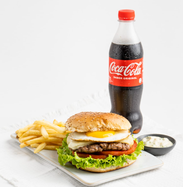 Combo 4 - Hamburguesa especial + papas fritas (mediana) + refresco 500 ml