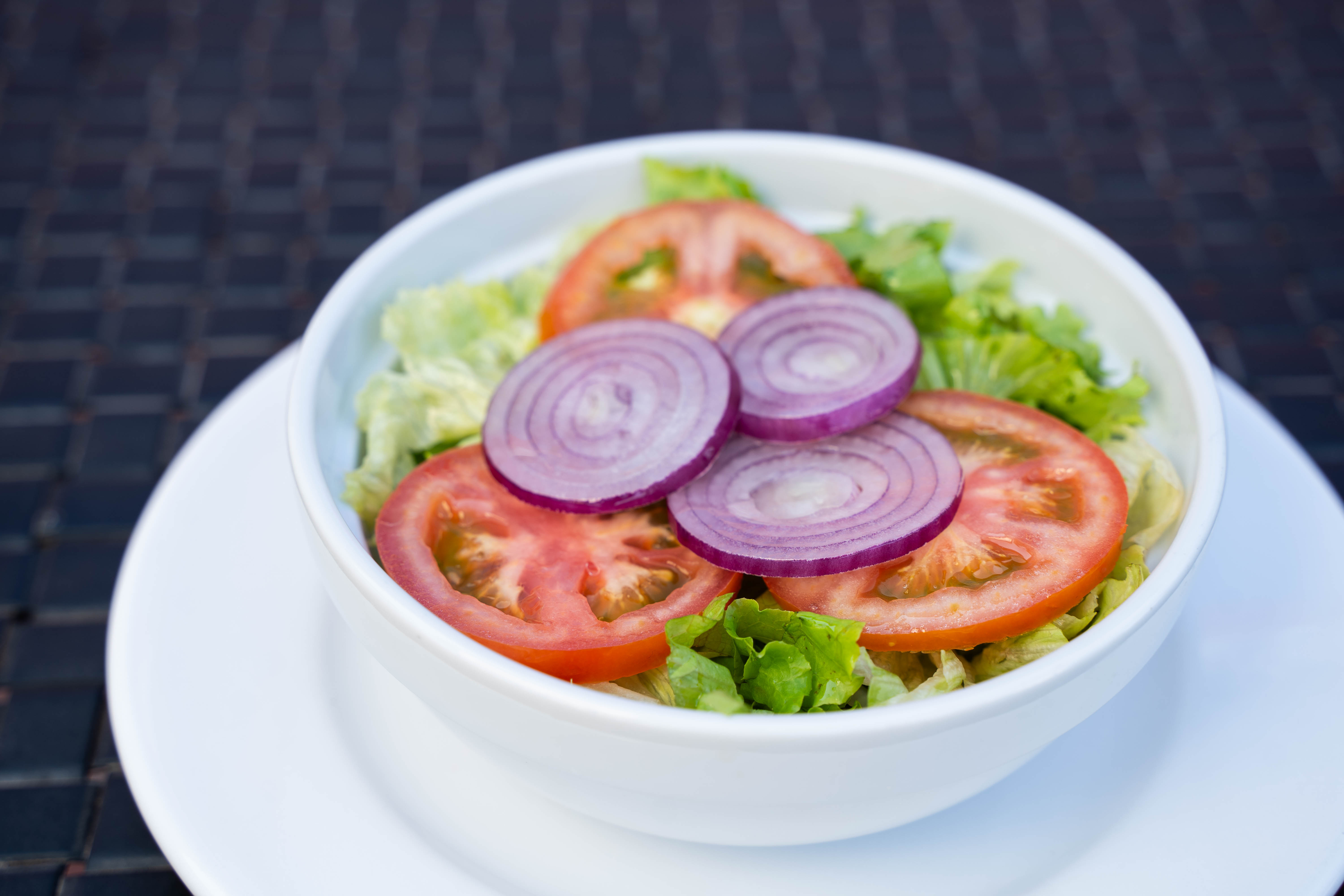 ENS.DE LECHUGA REPOLLADA,TOMATE Y CEBOLLA