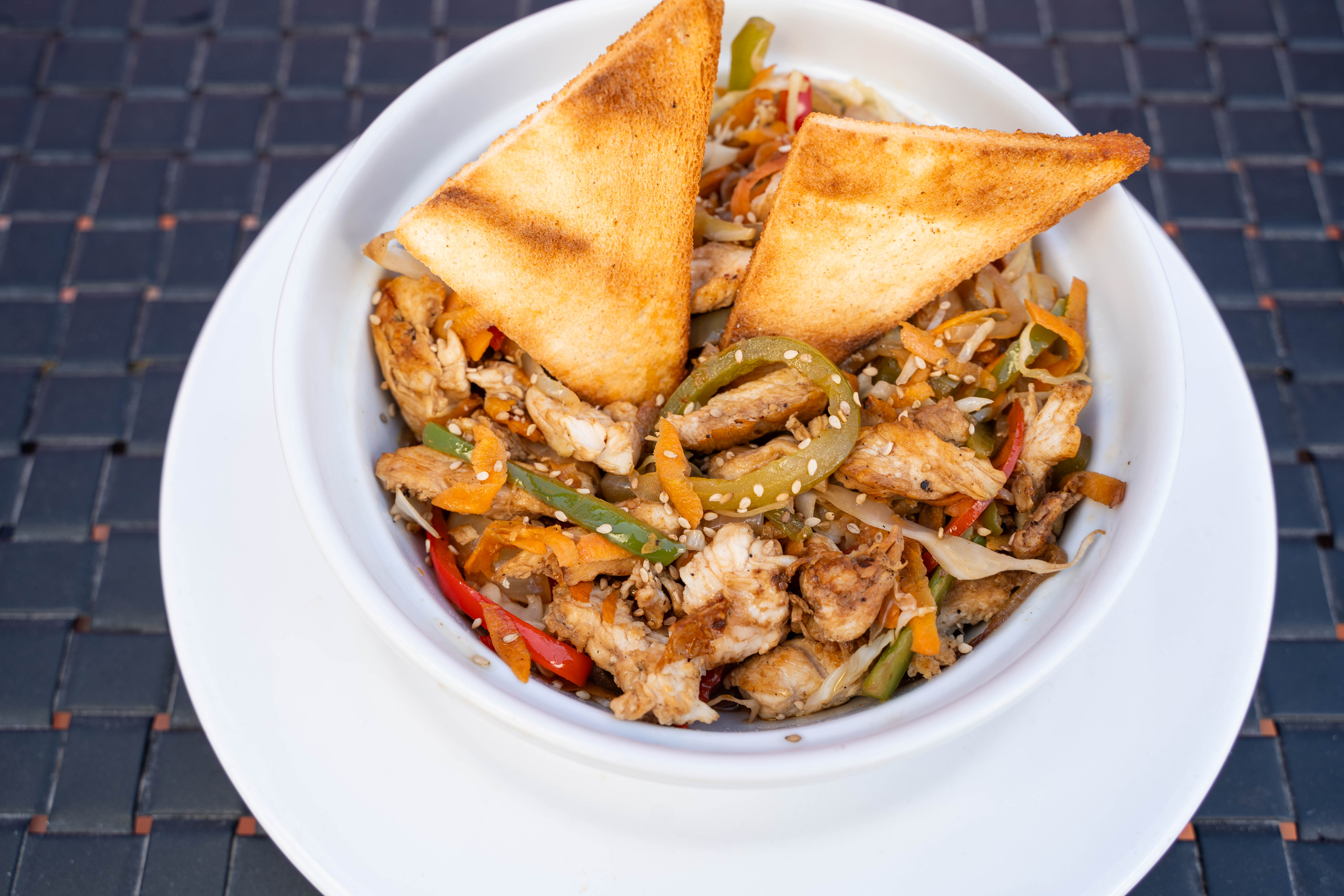 SALTEADO DE POLLO CON VERDURAS