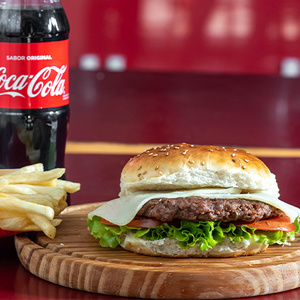 Combo 4 - Hamburguesa especial + papas fritas (mediana) + refresco 500 ml
