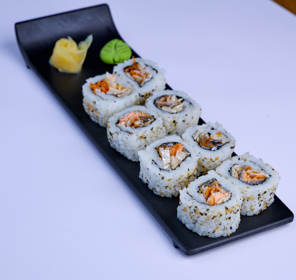 Uramaki Skin (Piel de salmon y grille)