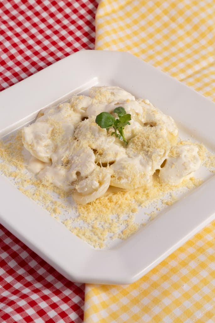 Cappelletis de pollo c/ Salsa Blanca