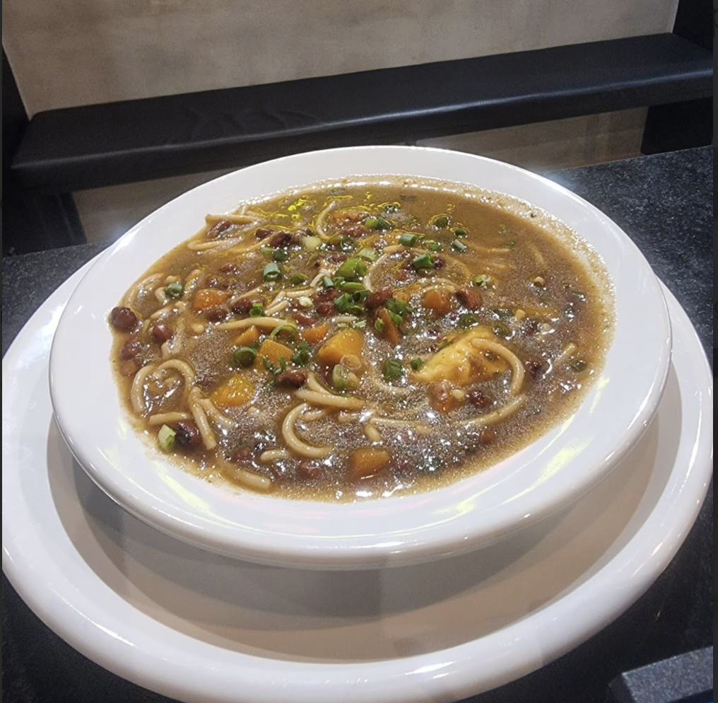 CALDO DE POROTO CON PAN