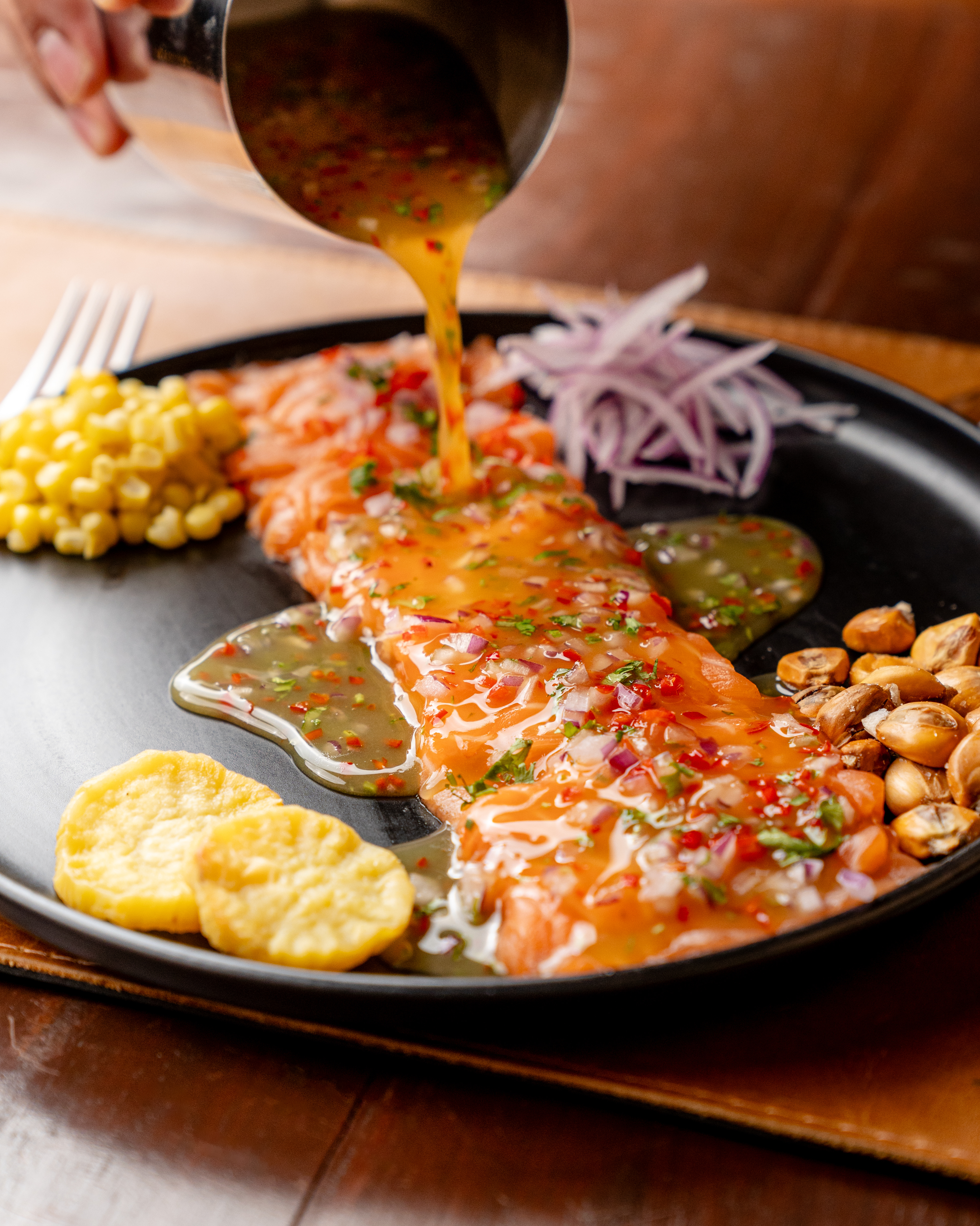 TIRADITO DE SALMÓN AL MARACUYÁ