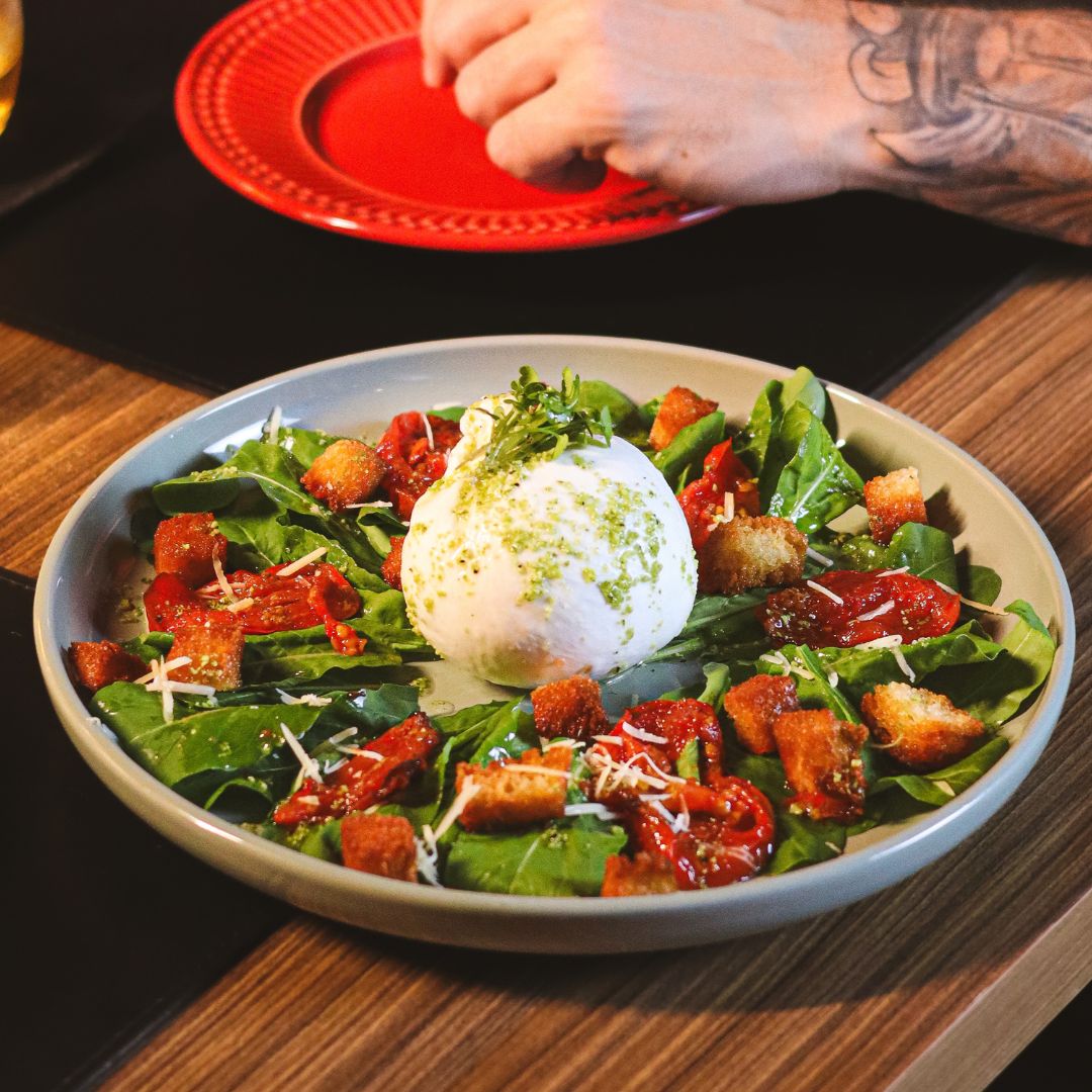 Ensalada de burrata al pesto