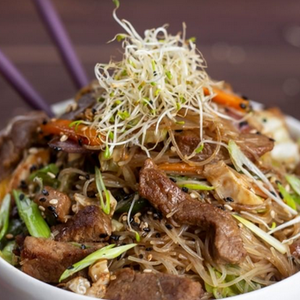 FIDEOS DE ARROZ CON CARNE