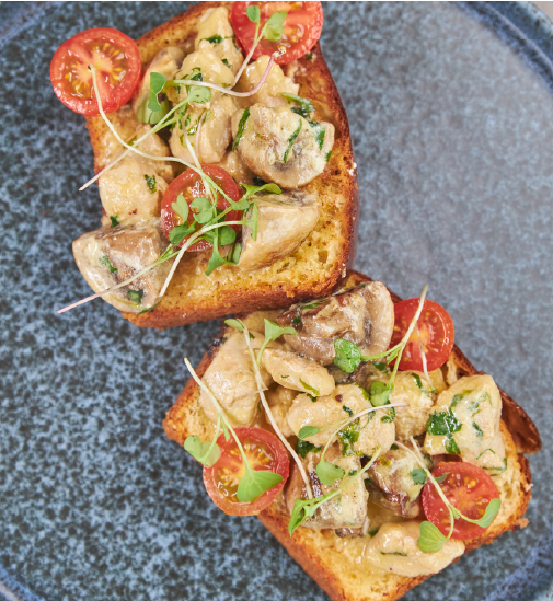 TOSTADAS DE BRIOCHE DE POLLO Y CHAMPIÑONES