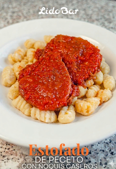 PLATO DE ÑOQUIS DE PAPA CON ESTOFADO 