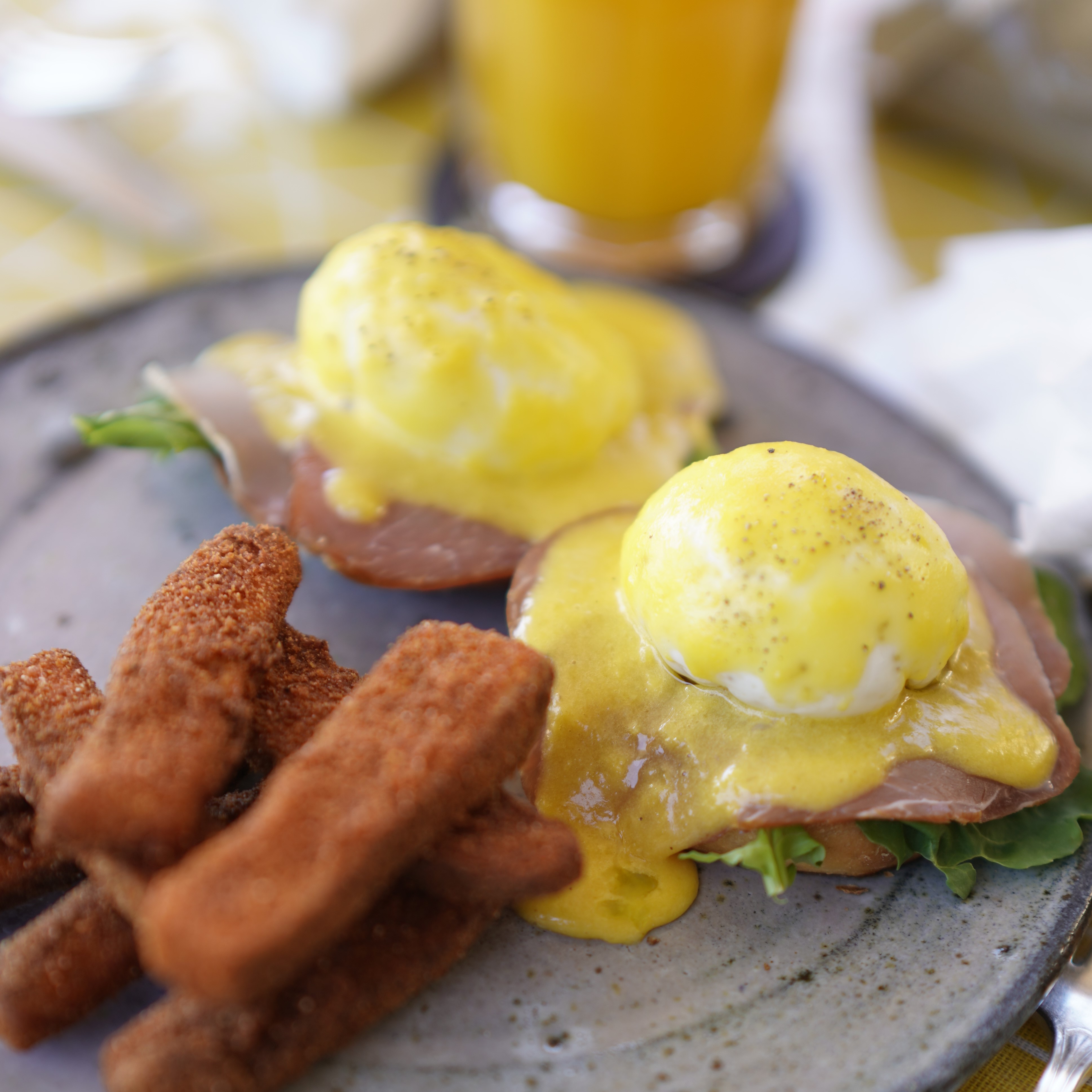 Huevos benedictinos con jamón