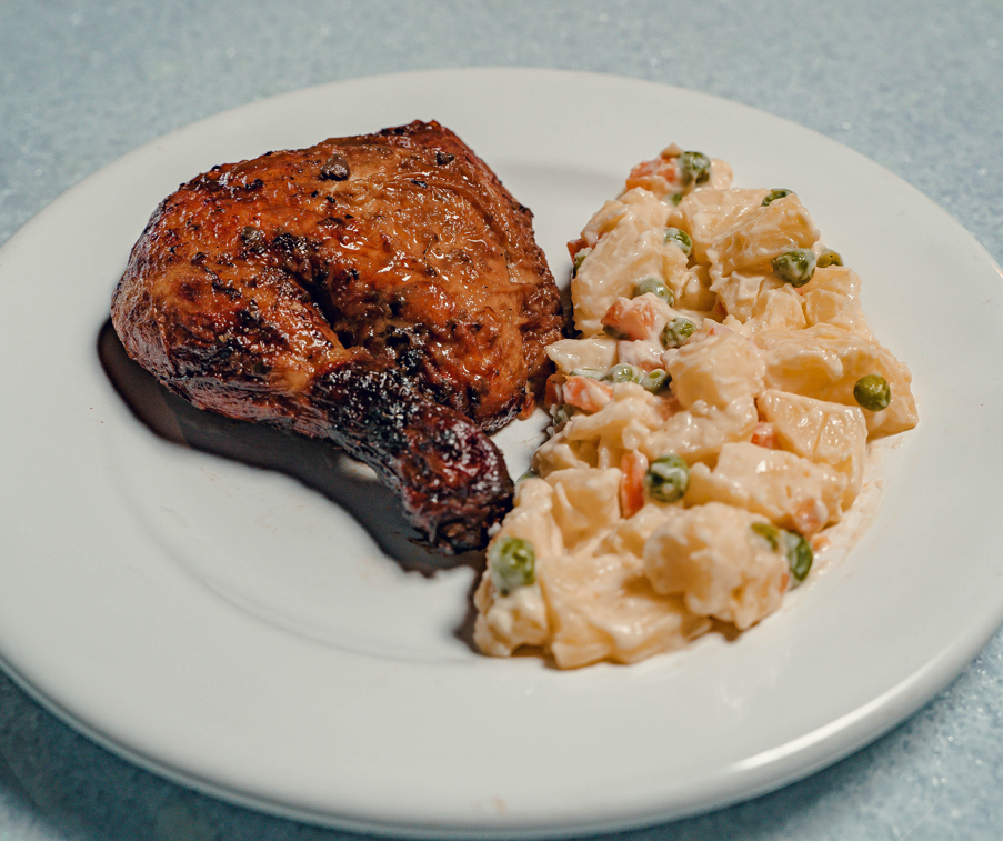 POLLO AL HORNO CON ENSALADA DE PAPAS