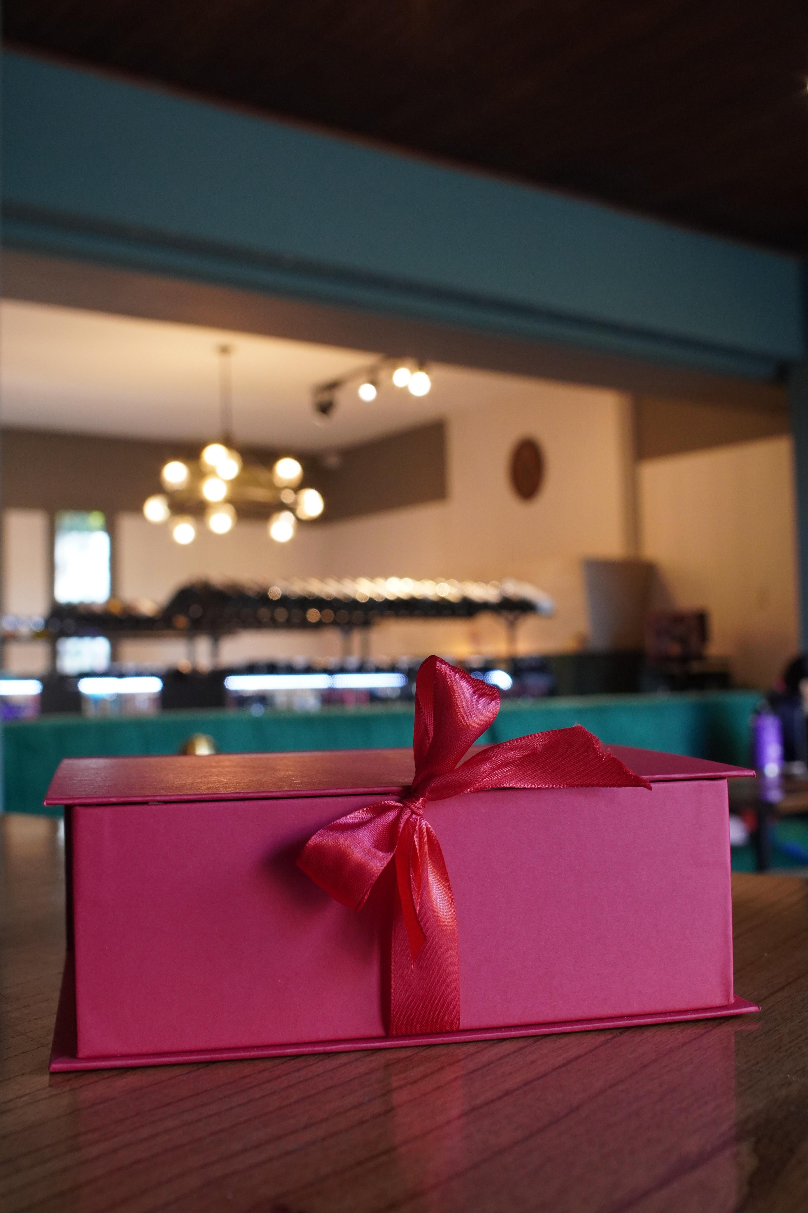 Caja tapa libro rojo 23x17x8