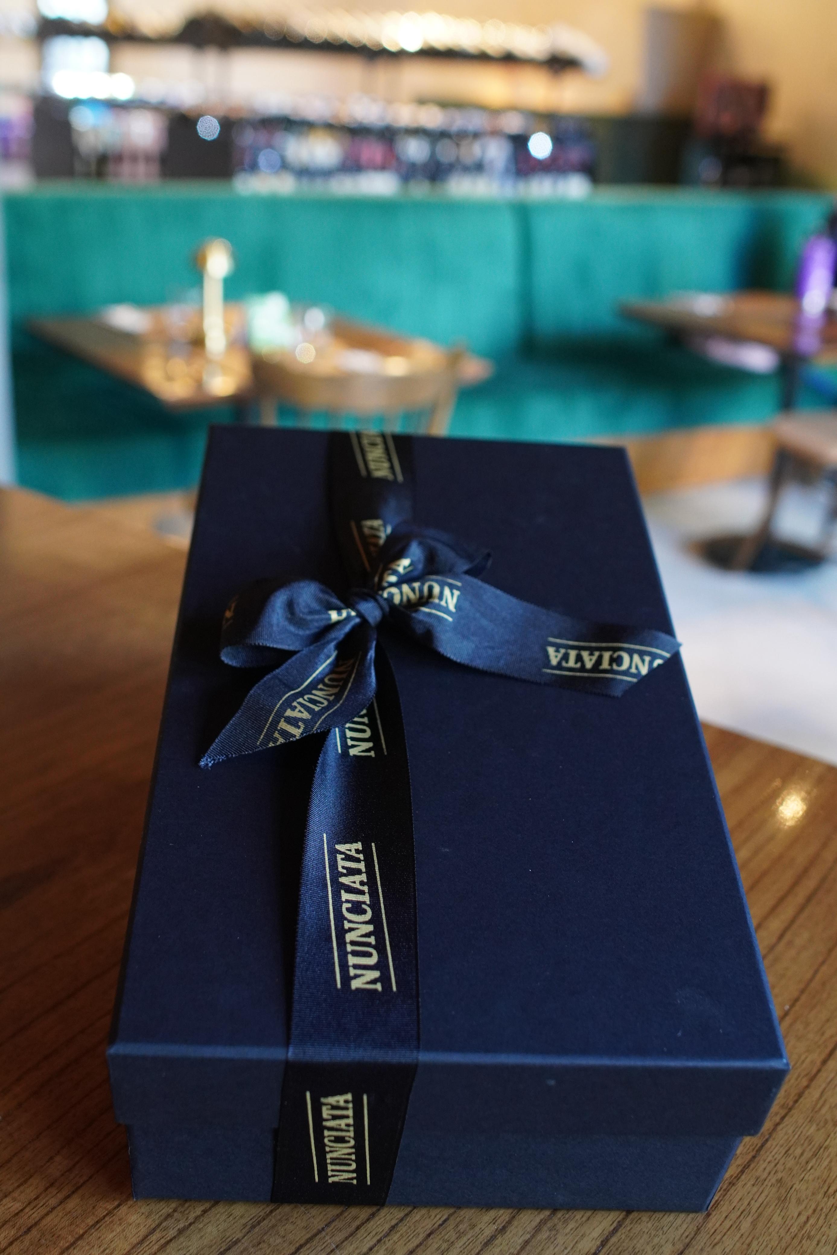 Caja dura rectangular pequeña 20x34x10