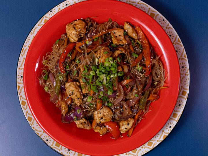 FIDEOS DE ARROZ CON POLLO