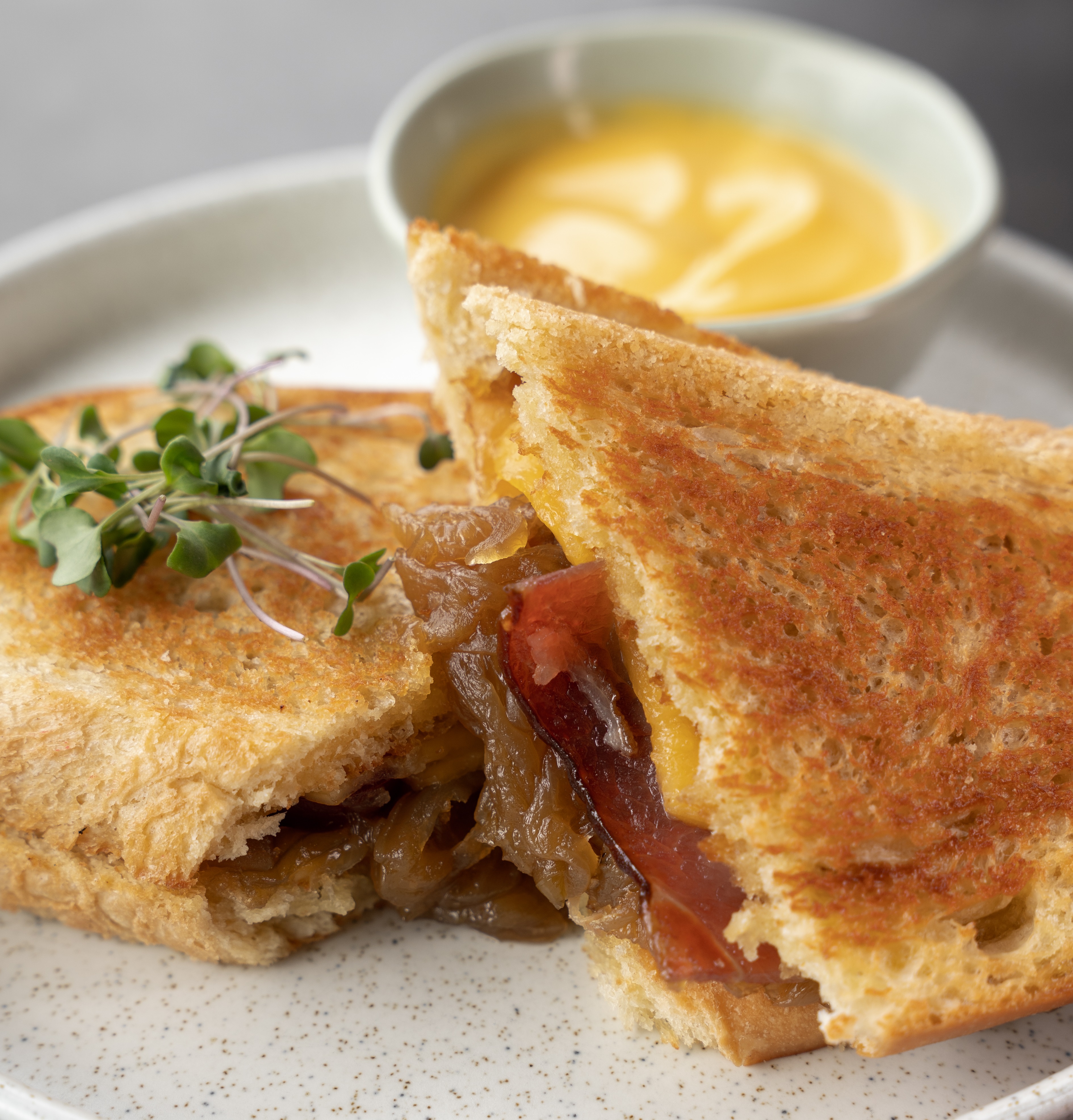 GRILLED CHEESE TOCINETA