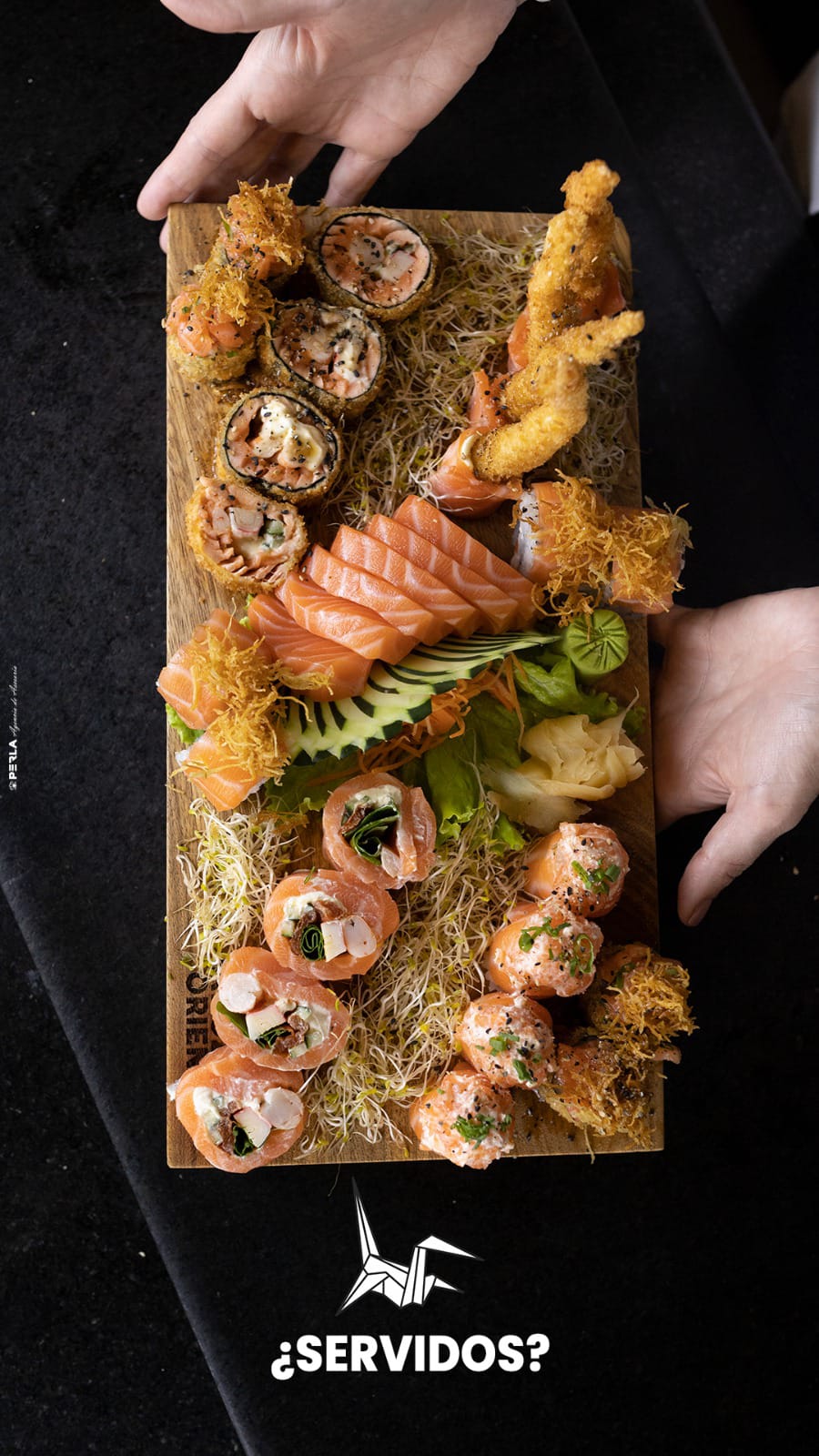 Tabla Sushi Especial con Hots - 30 Unidades